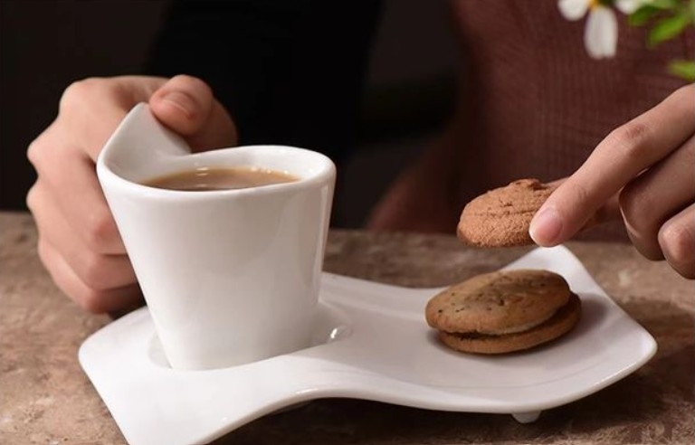 Wavy Cup and Saucer 12 Pcs Set - Image 4